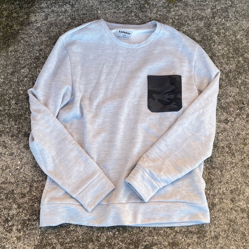Express Camo Pocket Sweatshirt [Men’s Large]